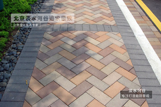 有规则的传统型庭院小路